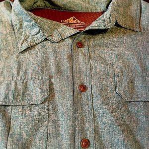 Croft &Barrow Dry tech button down SS shirt. Mens size L
